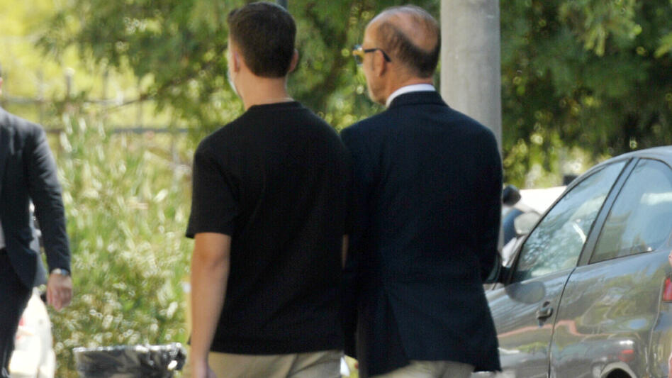 Θάνατος Γιώργου Μαζωνάκη: Νέες καταγγελίες για το ιατρείο στο Κολωνάκι - Ο γιατρός φέρεται να πρότεινε εναλλακτική θεραπεία σε ασθενή με καρκίνο