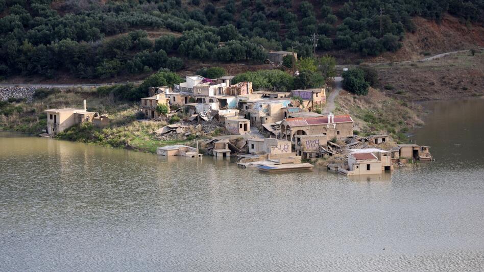 Βουλιάζει ξανά το Σφεντύλι - Νερό μέχρι και το 2028 στο φράγμα Αποσελέμη! (φωτογραφίες)