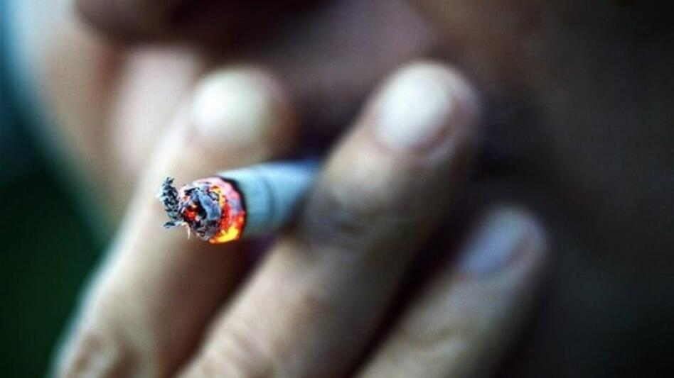 Πρόστιμο 3000 ευρώ και αφαίρεση διπλώματος σε οδηγό σχολικής εκδρομής, γιατί κάπνιζε