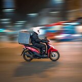 Αφρικανική σκόνη: Γιατί τα delivery αντιμετωπίζονται ως εργαζόμενοι δεύτερης κατηγορίας;