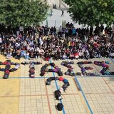 "Έφτασες;" - Συγκλονίζει το μήνυμα μαθητών του Ηρακλείου για τα θύματα των Τεμπών