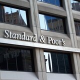 Standard & Poor's: Αναβάθμισε την ελληνική οικονομία κατά μία βαθμίδα στο BBB
