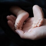 Κύκλωμα εμπορίας βρεφών: Πώς έγινε στο Ηράκλειο η σύλληψη του πασίγνωστου μαιευτήρα