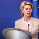 Ούρσουλα φον ντερ Λάιεν: Αγαπητέ πρόεδρε Ζελένσκι "η αξιοπρέπειά σου τιμά τη γενναιότητα του ουκρανικού λαού"