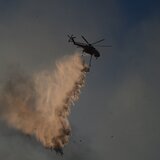 Φωτιά στα Χανιά: Τραυματίστηκε πυροσβέστης - Γύρισε πίσω το ελικόπτερο