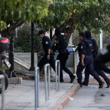 Αμπελόκηποι: Κατηγορίες για τρομοκρατία στον 31χρονο – Εντάλματα σύλληψης για τις δύο γυναίκες