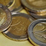 Προϋπολογισμός 2025: Υψηλότερα πλεονάσματα, φορο-έσοδα αλλά και πληθωρισμός 