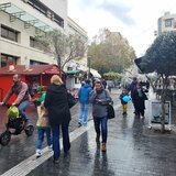 Υποτονική η κίνηση στην εορταστική αγορά