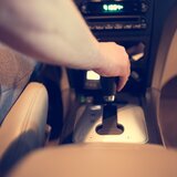 Απίστευτο: Διασκέδαζε για ώρες σε μπαρ και οδηγούσε με τη χειροβομβίδα στην... τσέπη! 