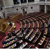 Σκληρή κόντρα στη Βουλή στον απόηχο του πορίσματος για τα Τέμπη