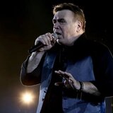 Μία πρωτότυπη ιδέα με τη μοναδική φωνή του Μανώλη Λιδάκη και το πιάνο του Μύρωνα Μιχαηλίδη