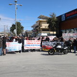 Ωνάσεια σχολεία: Στους δρόμους μαθητές, γονείς και εκπαιδευτικοί- Δείτε φωτογραφίες