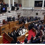 Βουλή: Παρουσίες, χειροκροτήματα και απουσίες στην ορκωμοσία του νέου ΠτΔ