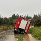 Κακοκαιρία στα Χανιά: Ατύχημα με όχημα της Πυροσβεστικής