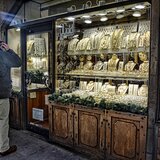 Του "γυάλισε" το πανάκριβο κολιέ που είδε στο χρυσοχοείο και το... έκλεψε