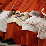 Η Σιωπή των Καρδιναλίων: Τι τρώνε στο παπικό Κονκλάβιο και γιατί δεν επιτρέπονται τα ραβιόλια