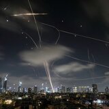 «Οι ΗΠΑ ετοιμάζονται να χτυπήσουν το Ιράν τις επόμενες ημέρες»: Πύρινη κόλαση η Τεχεράνη