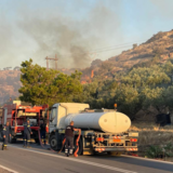 Πύρινη κόλαση στην Ιεράπετρα: έρχονται επιπλέον ελικόπτερα και ένα καναντέρ