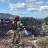 Οι υπεράνθρωπες προσπάθειες απέτρεψαν τα χειρότερα με τη φωτιά στον Άγιο Νικόλαο (φωτογραφίες και βίντεο)