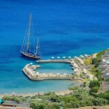 Πτώση 72χρονης αλλοδαπής στη θάλασσα στην Ελούντα – Άμεση επέμβαση του Λιμενικού