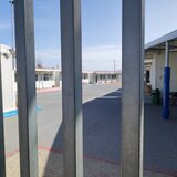 Όνειρα κλεισμένα σε κοντέινερ: Αρκαλοχώρι και Θραψανό περιμένουν τα σχολεία που τους στέρησε ο σεισμός
