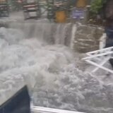 Ποτάμια δρόμοι και πλατείες στη Βιάννο από την έντονη βροχή! - "Πνίγηκε" και ο Τσούτσουρας (video)