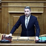 Αυτό είναι το δημοσίευμα που κατέθεσε ο Ανδρουλάκης στη Βουλή: Η «κουμπαριά» Μητσοτάκη με τον «Φραπέ»