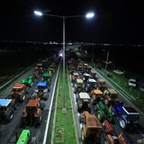 Ανυποχώρητοι οι αγρότες: Ενισχύονται τα μπλόκα σε Νίκαια, Μάλγαρα και Ε65 