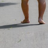 Έριξε μπουνιά, έσπασε τζαμαρίες σε σούπερ-μάρκετ και βγήκε στους δρόμους με το εσώρουχο