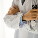 Κύκλωμα απάτης σε ΕΟΠΥΥ: «500 παραπεμπτικά τον μήνα δήλωνε ο φυσικοθεραπευτής»