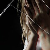 Χανιά: Οι οικογενειακές διακοπές μετατράπηκαν σε εφιάλτη - Κατήγγειλε τον άνδρα της για μπουνιές και απειλές 
