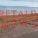 Η θάλασσα (κατα)πίνει… τον παραλιακό των Γουβών - Βίντεο