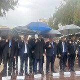 Εθνική Επέτειος 25ης Μαρτίου: Υπό καταρρακτώδη βροχή η κατάθεση στεφάνων στο Μνημείο του Αγνώστου Στρατιώτη