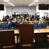 Δίκη για Τέμπη: Υπό έντονες αποδοκιμασίες η διακοπή της δίκης