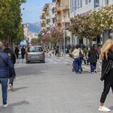 Βραχυχρόνιες μισθώσεις χωρίς φρένο - Καταστήματα γίνονται σπίτια και το κέντρο «αδειάζει»