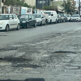 Εκτεταμένες λακκούβες στη λεωφόρο Ικάρου - "Βουλιάζουν" τα αυτοκίνητα!