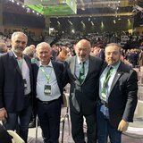 Η εκπροσώπηση της Κρήτης, το πράσινο σακάκι της Λένας, η "παλαιά φρουρά" και η μικρότερη… σύνεδρος!