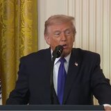 Ο Τραμπ αποκαλεί δειλούς τους νατοϊκούς συμμάχους των ΗΠΑ