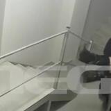 Βίντεο ντοκουμέντο από την Κεφαλονιά: Η στιγμή που ο 26χρονος αρσιβαρίστας μεταφέρει λιπόθυμη την Μυρτώ από το ξενοδοχείο