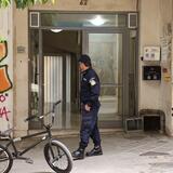 Με αμυχές ο Ιταλός και η γυναίκα που βρέθηκε νεκρή σε ακάλυπτο στο κέντρο της Αθήνας 