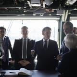 Το χειρόγραφο μήνυμα Μακρόν κατά την επίσκεψη στη φρεγάτα «Κίμων»: «Ενωμένοι στο όνομα της φιλίας»