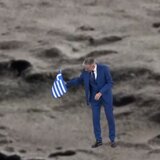 Ο Νίκος Ευαγγελάτος «πάτησε» στη Σελήνη και κάρφωσε την ελληνική σημαία!