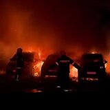 Ηράκλειο: Έρευνα για την καταστροφική πυρκαγιά σε χώρο στάθμευσης ενοικιαζόμενων αυτοκινήτων