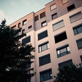 Θερμοπρόσοψη: Όταν η εξοικονόμηση ενέργειας γίνεται και ασπίδα απέναντι σε σεισμό, φωτιά και υγρασία