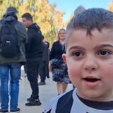 Ο μικρός φίλος του ΟΦΗ τραγουδάει το "Ανάψαμε φωτιά και μεγαλώνει"