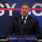 Μακρόν και Μερτς συγχαίρουν τον Μαγιάρ για τη νίκη του στις ουγγρικές βουλευτικές εκλογές