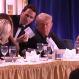 Τραμπ: Απομακρύνθηκε από το δείπνο των ανταποκριτών μετά από πυροβολισμούς - Βίντεο