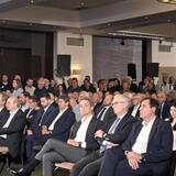 Προσυνεδριακός διάλογος και “γαλάζιος” προεκλογικός…. πυρετός