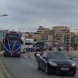 "Ξεσήκωσαν" την Παραλιακή με τις νταλίκες λίγο πριν το γάμο - Βίντεο