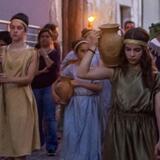 Κουνάβοι: Αναβιώνει το έθιμο του Κλήδονα με πομπή, φωτιές και θεατρικά δρώμενα